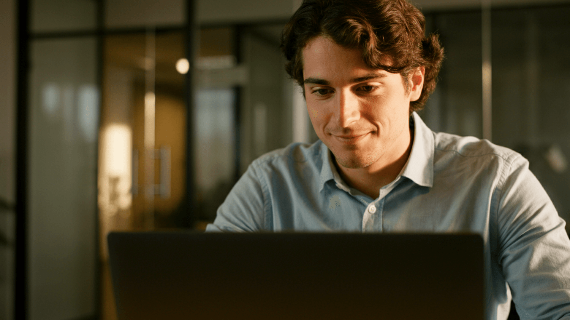 employee checking his invoices